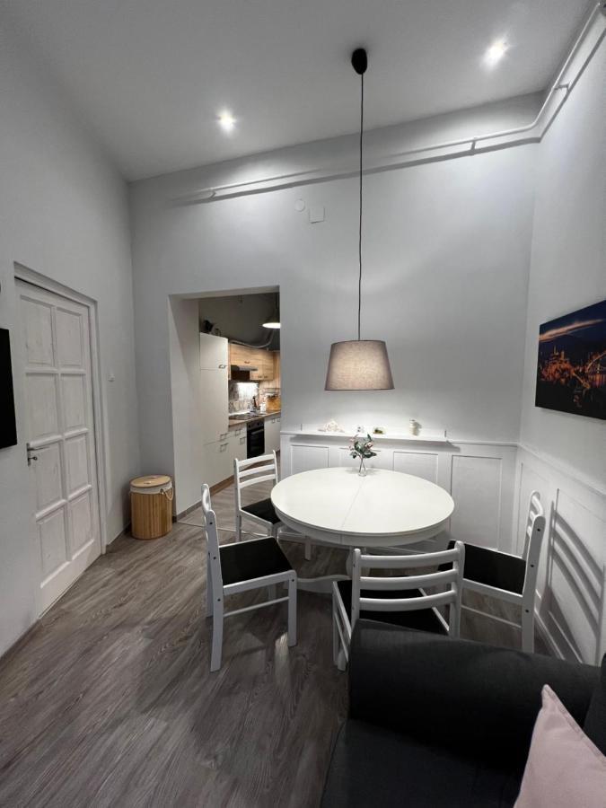 Pazmany Rest Apartment