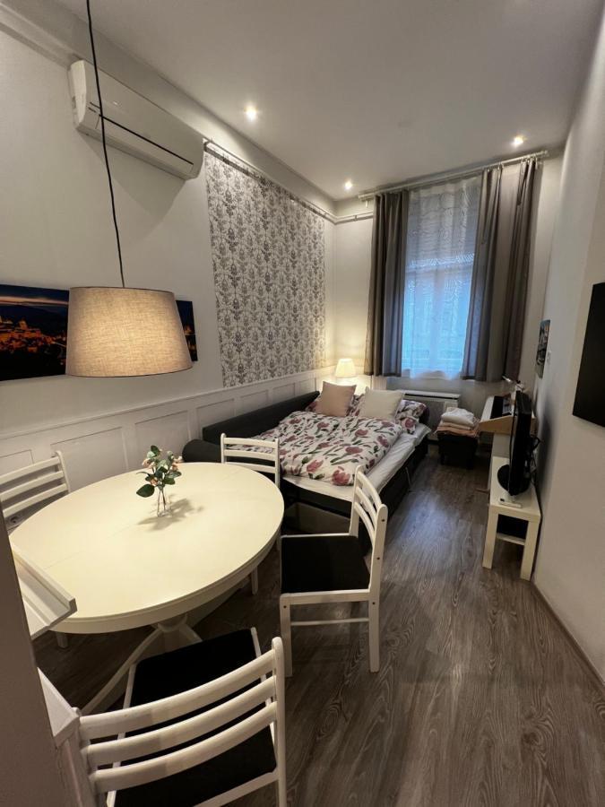 Pazmany Rest Apartment